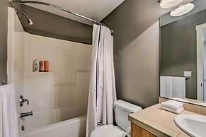 Quaint Issaquah Home - Walk to Shops & Dining