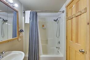 Stunning Red River Retreat Next to Ski Lift!