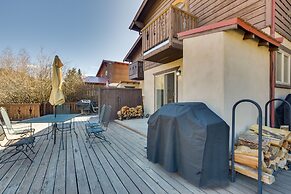 Stunning Red River Retreat Next to Ski Lift!