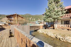 Stunning Red River Retreat Next to Ski Lift!