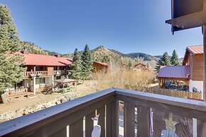 Stunning Red River Retreat Next to Ski Lift!