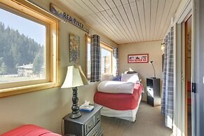 Stunning Red River Retreat Next to Ski Lift!