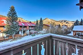 Stunning Red River Retreat Next to Ski Lift!