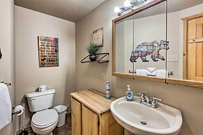 Stunning Red River Retreat Next to Ski Lift!