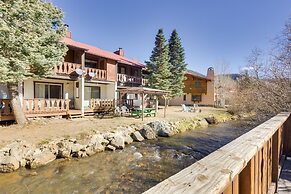 Stunning Red River Retreat Next to Ski Lift!