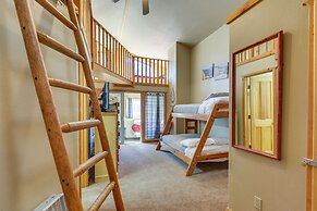 Stunning Red River Retreat Next to Ski Lift!