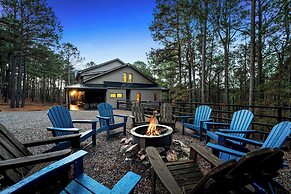 Broken Bow Cabin w/ Hot Tub & Game Room!