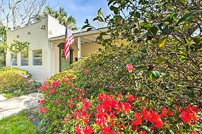 Colorful Pensacola Oasis: 1 Block to Bayview Park!