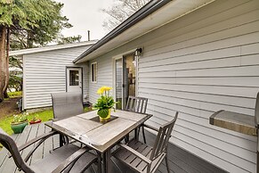 Walk to Seaside Beach: Vacation Rental Cottage!