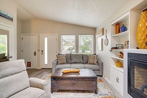 Walk to Seaside Beach: Vacation Rental Cottage!