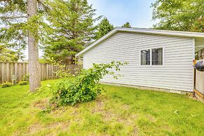 Walk to Seaside Beach: Vacation Rental Cottage!