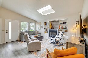 Walk to Seaside Beach: Vacation Rental Cottage!