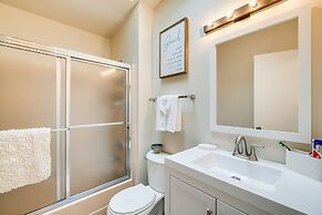 Walk to Seaside Beach: Vacation Rental Cottage!