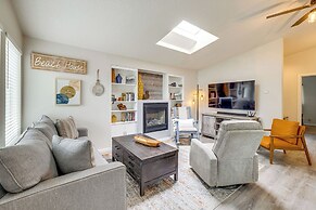 Walk to Seaside Beach: Vacation Rental Cottage!