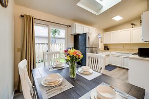 Walk to Seaside Beach: Vacation Rental Cottage!