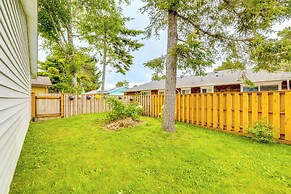 Walk to Seaside Beach: Vacation Rental Cottage!