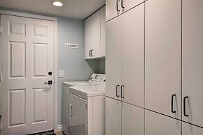 Upscale Palm Desert Oasis w/ BBQ - Near Golf!