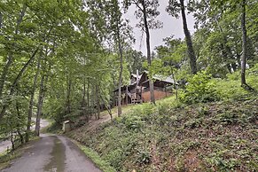 Franklin Cabin Surrounded by Smoky Mountains!
