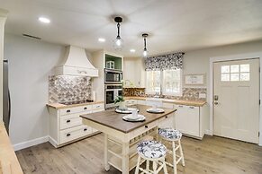 Dreamy Lead Hill Cottage w/ Fire Pit & Hammock!