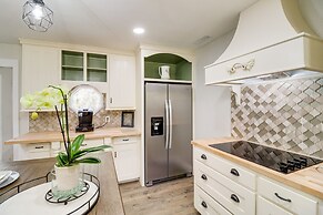 Dreamy Lead Hill Cottage w/ Fire Pit & Hammock!