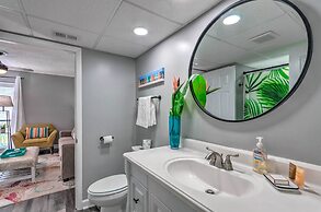 Cozy Destin Condo w/ Amenities + Private Beach!