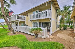 Cozy Destin Condo w/ Amenities + Private Beach!