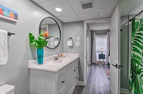 Cozy Destin Condo w/ Amenities + Private Beach!