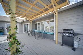 Pet-friendly Texas Retreat w/ Deck & Gas Grill!
