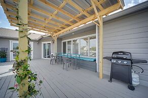 Pet-friendly Texas Retreat w/ Deck & Gas Grill!