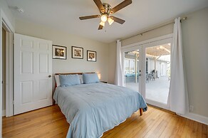 Pet-friendly Texas Retreat w/ Deck & Gas Grill!