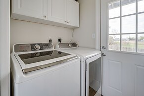 Pet-friendly Texas Retreat w/ Deck & Gas Grill!