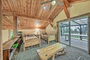 Pet-friendly Eureka Getaway w/ Mountain Views