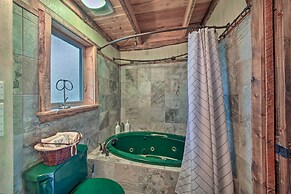 Pet-friendly Eureka Getaway w/ Mountain Views