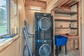 Pet-friendly Eureka Getaway w/ Mountain Views