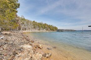 Waterfront Home on Beaver Lake w/ 2 Decks!