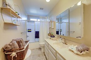 Chic Peaceful Retreat 16 Mi to Beaches & Wineries!