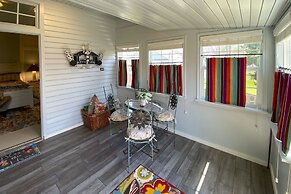 Renovated 'carnegie Cottage' - Walk to Dtwn!