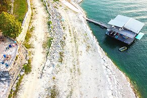 Covered Deck & 2-story Dock: Lake Travis Home!