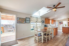 13 Mi to Lake Powell: Mtn-view Home w/ Deck & BBQ