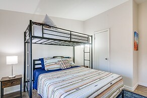 13 Mi to Lake Powell: Mtn-view Home w/ Deck & BBQ