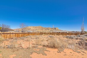 13 Mi to Lake Powell: Mtn-view Home w/ Deck & BBQ