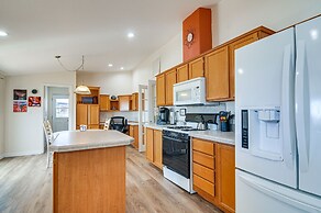 13 Mi to Lake Powell: Mtn-view Home w/ Deck & BBQ