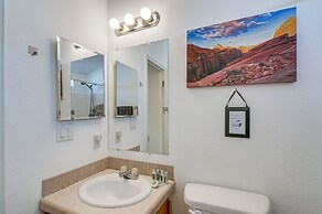 13 Mi to Lake Powell: Mtn-view Home w/ Deck & BBQ