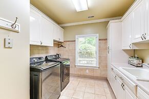 Sherrills Ford Escape w/ Hot Tub, Deck & Yard