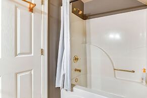 Sherrills Ford Escape w/ Hot Tub, Deck & Yard