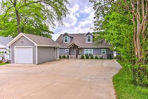 Private Dock & Boat House: Lakefront Mabank Home