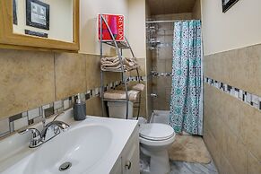 West Oakland Home - 2 Mi to Downtown Pittsburgh!