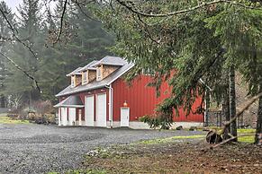 Chic Farmhouse w/ Creek in Heart of Wine Country!