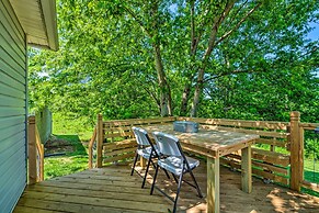 Cottage w/ Deck & Bbq: 2 Mi to Dale Hollow Lake!