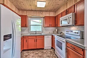 Cottage w/ Deck & Bbq: 2 Mi to Dale Hollow Lake!